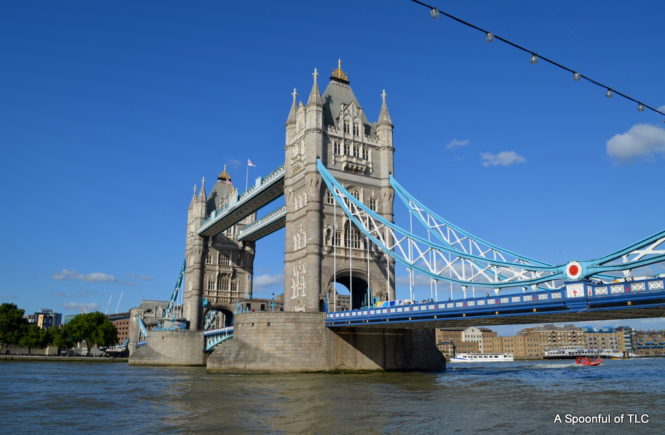 london bridge looks huge